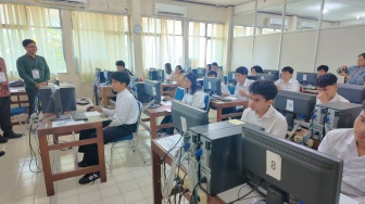 Direktur Politeknik Negeri Medan Tinjau Langsung Pelaksanaan Ujian Masuk