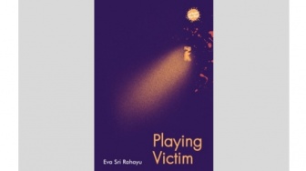 Ulasan Novel Playing Victim, Skenario Palsu yang Berujung Pertaruhan Nyawa
