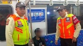 Nekat Gelantungan di Pintu KRL saat Mabuk, Pria Ini Resmi Masuk Daftar Hitam KAI Commuter
