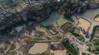 Foto udara kondisi area bekas tambang galian C yang telah ditutup di Mancak, Kabupaten Serang, Banten, Kamis (23/7/2026). [ANTARA FOTO/Muhammad Bagus Khoirunas/wsj]