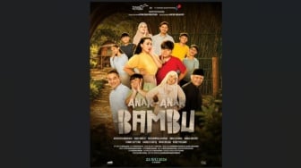Anak-Anak Bambu: Ketika Rumah Beralas Bambu Mengajarkan Arti Keluarga