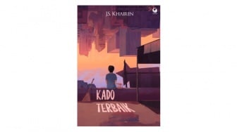 Ulasan Novel Kado Terbaik: Potret Haru Perjuangan Anak Jalanan