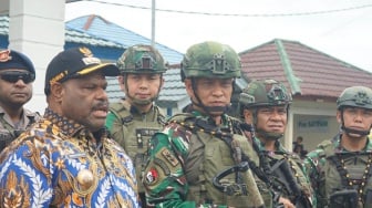 Diwarnai Kontak Tembak, TNI Evakuasi Dua Jenazah Korban OPM di Yahukimo