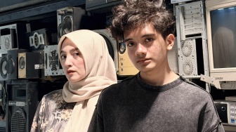 Gara-Gara Diomelin Ibu di Dapur, The Sabron Family Sukses Beli Rumah di Usia Belasan!