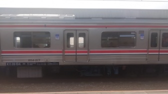 Kisah Ibu Hamil Naik KRL Jam Sibuk: Antara "Misuh-misuh" dan Keajaiban Pin Prioritas