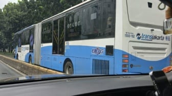 Dari Angkot hingga MRT: Bagaimana Transportasi Publik Jakarta Menemani Perjalanan Hidupku