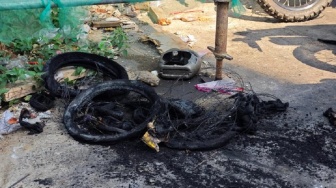 Kisah Pedagang Ban di Matraman: Rugi Usai Lapak Dibakar Massa Bentrok