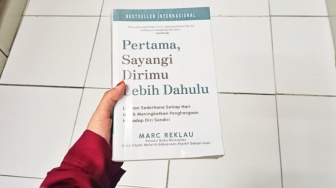 Review Buku 'Pertama, Sayangi Dirimu Lebih Dahulu': Kecil Langkahnya, Besar Dampaknya