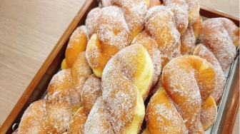 Bukan Sembarang Donat, Ini 5 Keunikan Kkwabaegi, Donat Kepang Khas Korea