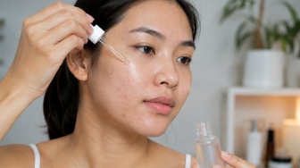 Review 3 Produk Eksfoliasi untuk Kulit Berminyak dan Berjerawat, Harga Cuma Rp20 Ribuan