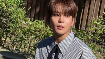 4 OOTD Minimalist Casual ala Jongho ATEEZ yang Cocok Dipakai Kapan Saja!