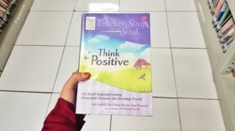 Memeluk Diri di Seri Chicken Soup for the Soul, Saat Hidup Terasa Berat