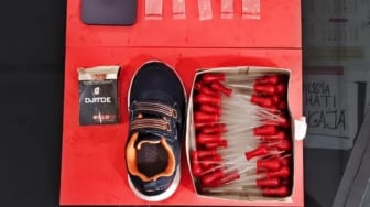 Murid Mengeluh Sepatunya Mengganjal saat Dipakai Sekolah, Isinya Diduga Paket Sabu