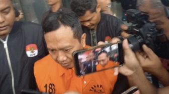 Pakai Rompi Oranye, Anggota DPRD Jatim Fraksi Gerindra Mahrus Ali Resmi Ditahan KPK
