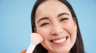 7 Cara Memilih Bedak agar Tidak Keputihan