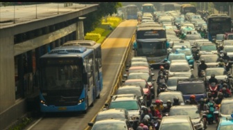 Mengapa Transportasi Umum Adalah Jawaban Buat Bumi Kita