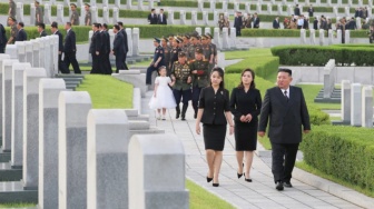 Datang ke Kuburan, Anak Gadis Kim Jong Un Langsung Cetak Sejarah Ini