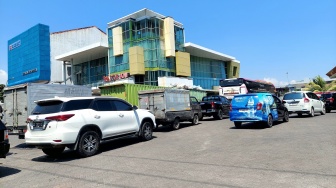 Rebutan Solar Berdarah di SPBU Makassar, Kenapa Pertamina Selalu Bilang Stok Aman?