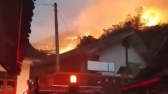 Lahan Belukar di Kabupaten Bandung Terbakar Berjam-jam