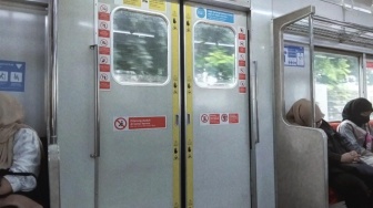 Naik Transum, Aku Belajar Jatuh Cinta dengan Jakarta