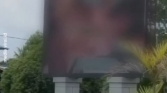 Viral Video Tak Senonoh Tayang di Videotron Pemkab Melawi, Begini Dugaan Penyebabnya