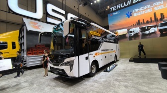 Fuso Luncurkan Canter Extra Long Bus di GIIAS 2026, Sasar Industri Pariwisata