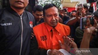 Emas 1 Kg hingga Bisnis SPBE: Upeti Mewah Moch Mahrus demi Menguras Dana Hibah Jatim
