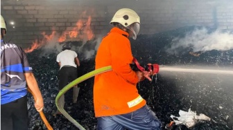 Bara yang Dikira Padam Berujung Petaka, Gudang Arang di Bondowoso Hangus Terbakar