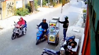 Pedagang Martabak Mini Tertidur Saat Jualan, Tas Berisi Uang hingga Kado Anak Dicuri