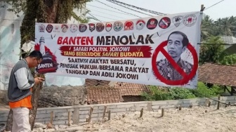 Geger Spanduk 'Tangkap Jokowi' Bertebaran di Lebak Jelang Kunjungan ke Banten