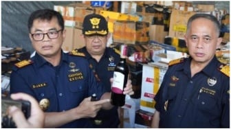 Dirjen  Bea dan Cukai Bongkar Peredaran 20 Ribu Botol Miras Legal, Selamatkan Uang Negara Rp 2 M