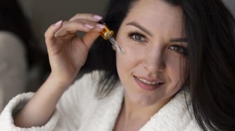 4 Rekomendasi Serum Flek Hitam yang Cocok untuk Kulit Sensitif, Formula Lembut Tanpa Iritasi