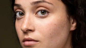 Kandungan Aktif Apa yang Paling Efektif dalam Serum Penghilang Flek Hitam?