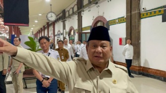 Prabowo Jajal Perdana KA Nusantara Explorer, Berkelakar ke Wartawan yang Mau Ikut: Bayar, Ya!