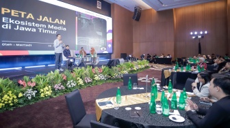 Suasana jalannya gelaran Jatim Media Summit 2026 di Whiz Hotel, Surabaya, Kamis (30/7/2026). [Suara.com/Alfian Winanto]
