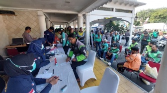 Bukan Sekadar Bantuan, Bhakti Presisi Polresta Solo Pererat Kebersamaan dengan Ojol dan Supeltas
