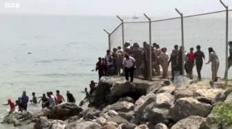 Perbatasan Ceuta Jebol, Migran Maroko Berenang ke Spanyol