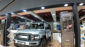 V-KOOL Rilis Luxor Gold Pelindung Cat Mobil Terbaru GIIAS 2026