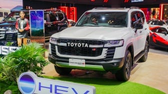 Toyota Pamerkan Land Cruiser Hybrid dan GAZOO Racing Terbaru di GIIAS 2026