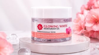 Review Viva Moisturizer Gel Glowing White, Pelembap Rp30 Ribuan Atasi Kulit Kering dan Kusam