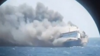 Kapal Mutiara Sentosa 2 Terbakar di Perairan Sumenep Bawa 250 Penumpang