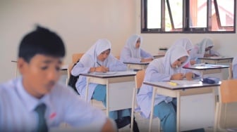 Dari Contekan ke Korupsi: Benang Merah yang Sering Kita Abaikan