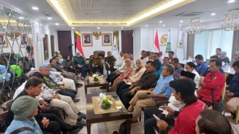 Temui DPR, 18 Konfederasi Buruh Serahkan Bundelan Draf RUU Ketenagakerjaan Hasil Konsolidasi