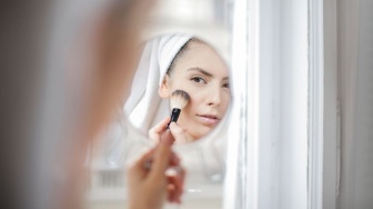 Apa Itu Finishing Powder? Kenali Bedanya dengan Setting Powder agar Tak Keliru