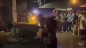 WNA Perempuan Baku Hantam Gara-gara Antre Jagung Bakar? Ini Penjelasan Polisi