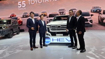 Land Cruiser 300 Hybrid EV dan bZ4X Touring Jadi Bintang Utama Booth Toyota di GIIAS 2026