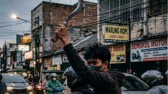 Viral! Siswa Sekolah Rakyat Acungkan Celurit di Jalan, Kini Berakhir Apes