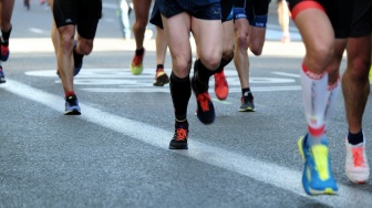 5 Perbedaan Sepatu Lari Harian dan Sepatu Balap: Fungsi, Bantalan, hingga Ketahanannya