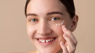 Sunscreen Apa yang Bisa Memutihkan Wajah? Ini 7 Rekomendasi Terbaik sesuai Review dan Harga
