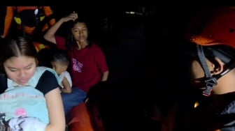 Banjir Terjang Kota Padang, 2.033 Warga Dievakuasi